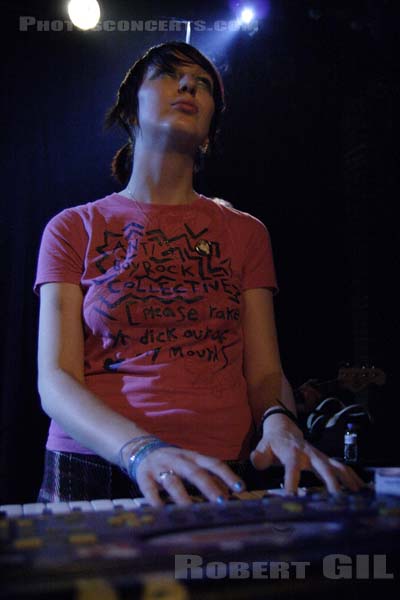 HELP SHE CAN'T SWIM - 2005-04-26 - PARIS - La Maroquinerie - 